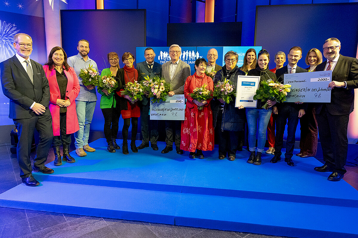 Die Thüringerinnen und Thüringer des Jahres 2024 bei der Auszeichnungsveranstaltung zum Jahressieger/der Jahressiegerin im MDR-Landesfunkaus Thüringen. Foto: MDR/Jens Borghardt